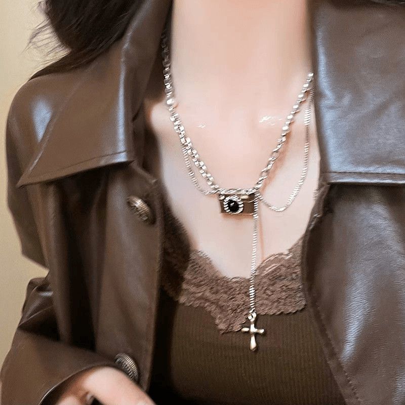Wholesale Vintage Brown Camera Pearl Necklace Sweater Chain